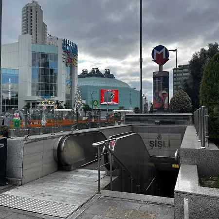 Close To Metro Metrobus Sisli 아파트 *